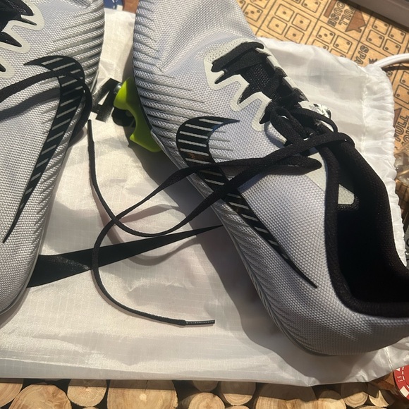 Nike Air Zoom Rival M 9 Spikes in Pure Platinum and Black - Picture 3 of 11